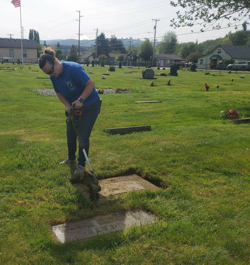 Andrea Watts / The Daily World
Holly Pierce, quartermaster/adjutant of McCleary VFW Post 5564 and District 5 Commander Julie Arnold were among the McCleary VFW Post 5564 members participating in the Day of Service Event.