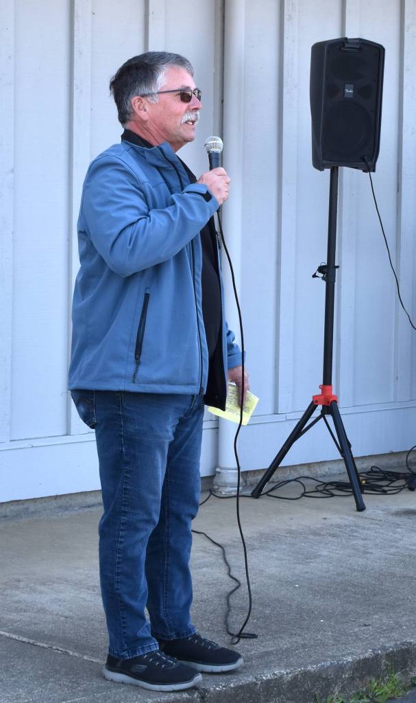 Jerry Knaak / The Daily World
Ocean Shores Mayor Frank Elduen makes opening remarks at the ribbon-cutting for the new Harbor Regional Health Family Medicine Clinic in Ocean Shores.