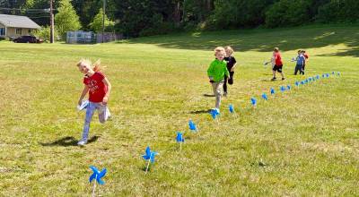 Vicky Martin photos / For The Daily World
Cosmopolis students run laps to raise money for ALS Walk-A-Thon.