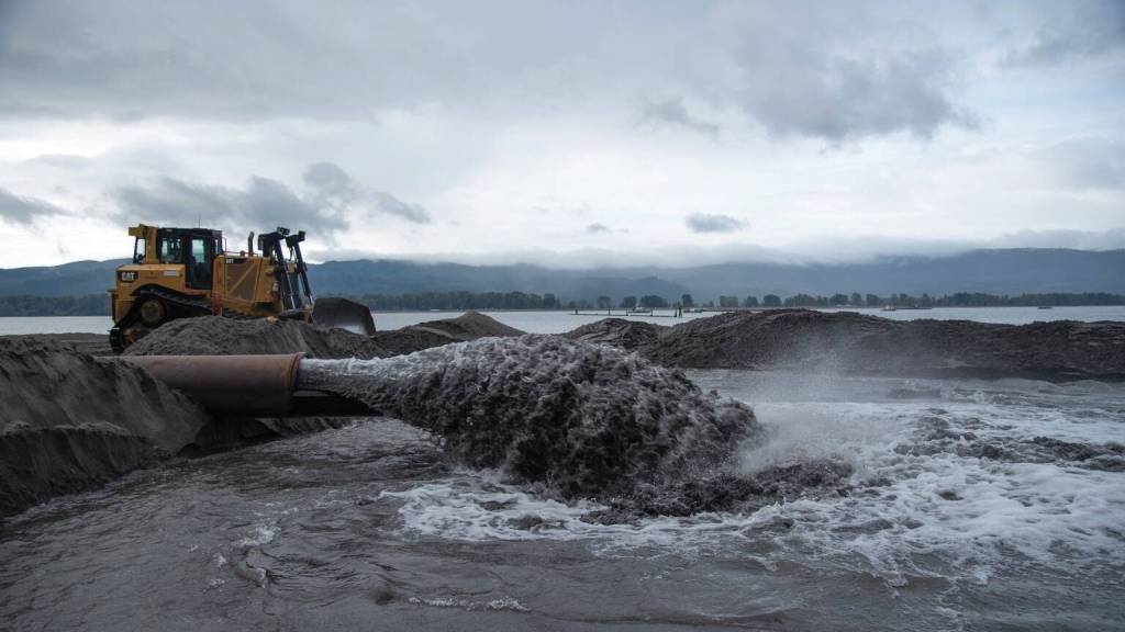 U.S. Army Corps of Engineers
The Port of Portlands pipeline Dredge Oregon works the mouth of the Columbia River near Astoria, Oregon, in 2017.