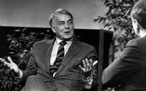 Justice Utter talks with the Rev. Brad Gill at Christian Cable Ministries in Aberdeen in 1991 about his trips to the Soviet Union to promote the rule of law. (Kathy Quigg / The Daily World)
