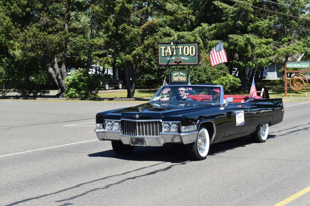 Jerry Knaak / The Daily World
Ocean Shores Mayor Frank Elduen rides in style.