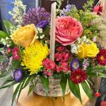 GGHI
One of many bouquets designed by Marnis Petal Pushers and Harbor Blooms.