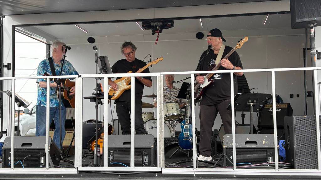 Jerry Knaak / The Daily World
Shades of Gray perform on Friday.