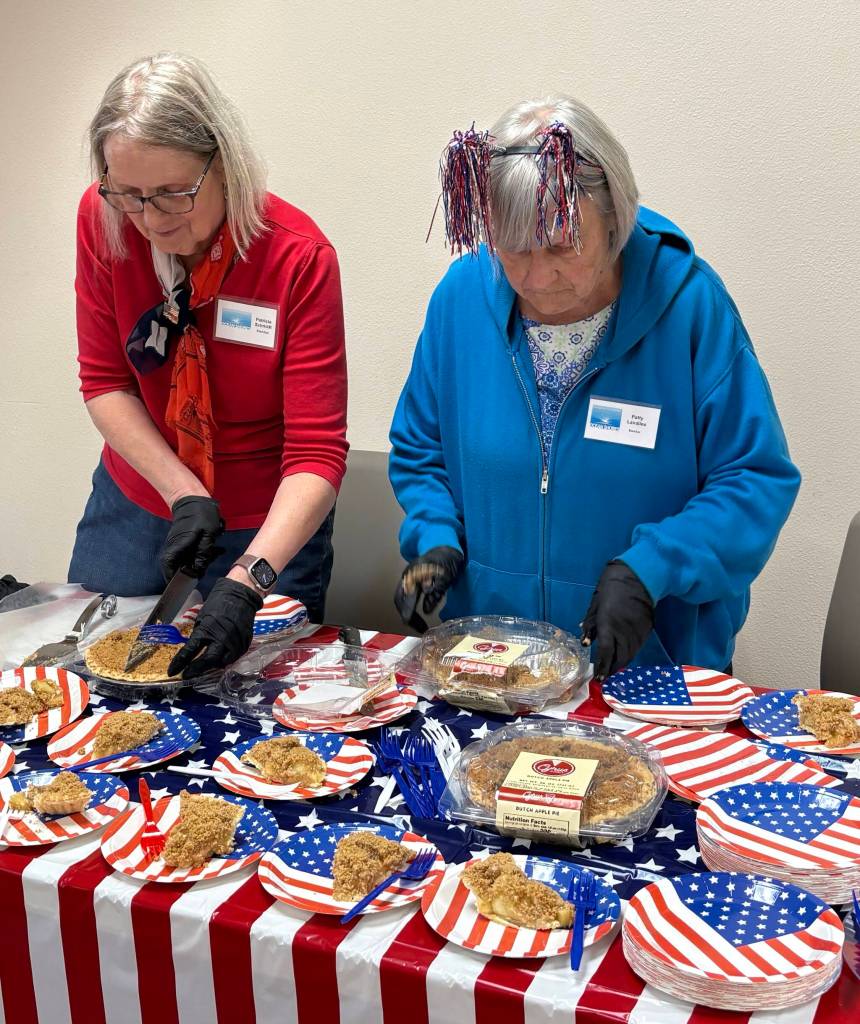 Jerry Knaak / The Daily World
Friends of the Ocean Shores Public Library serve up slices of apple pie.