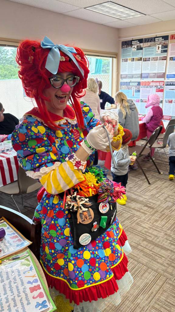 Jerry Knaak / The Daily World
Rayven the Clown gets ready to make a balloon animal.