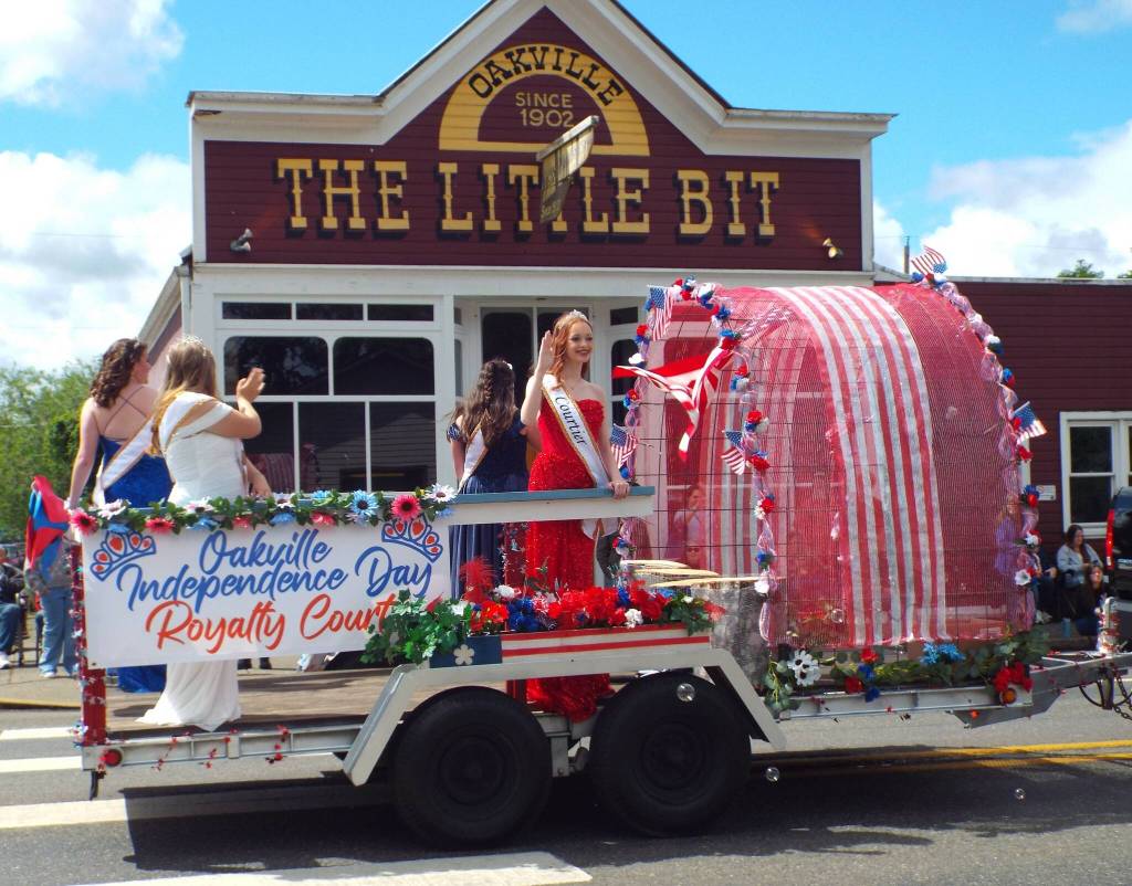 Andrea Watts / The Daily World
The Oakville Independence Day Royalty Court float won first place in the Floats category.
