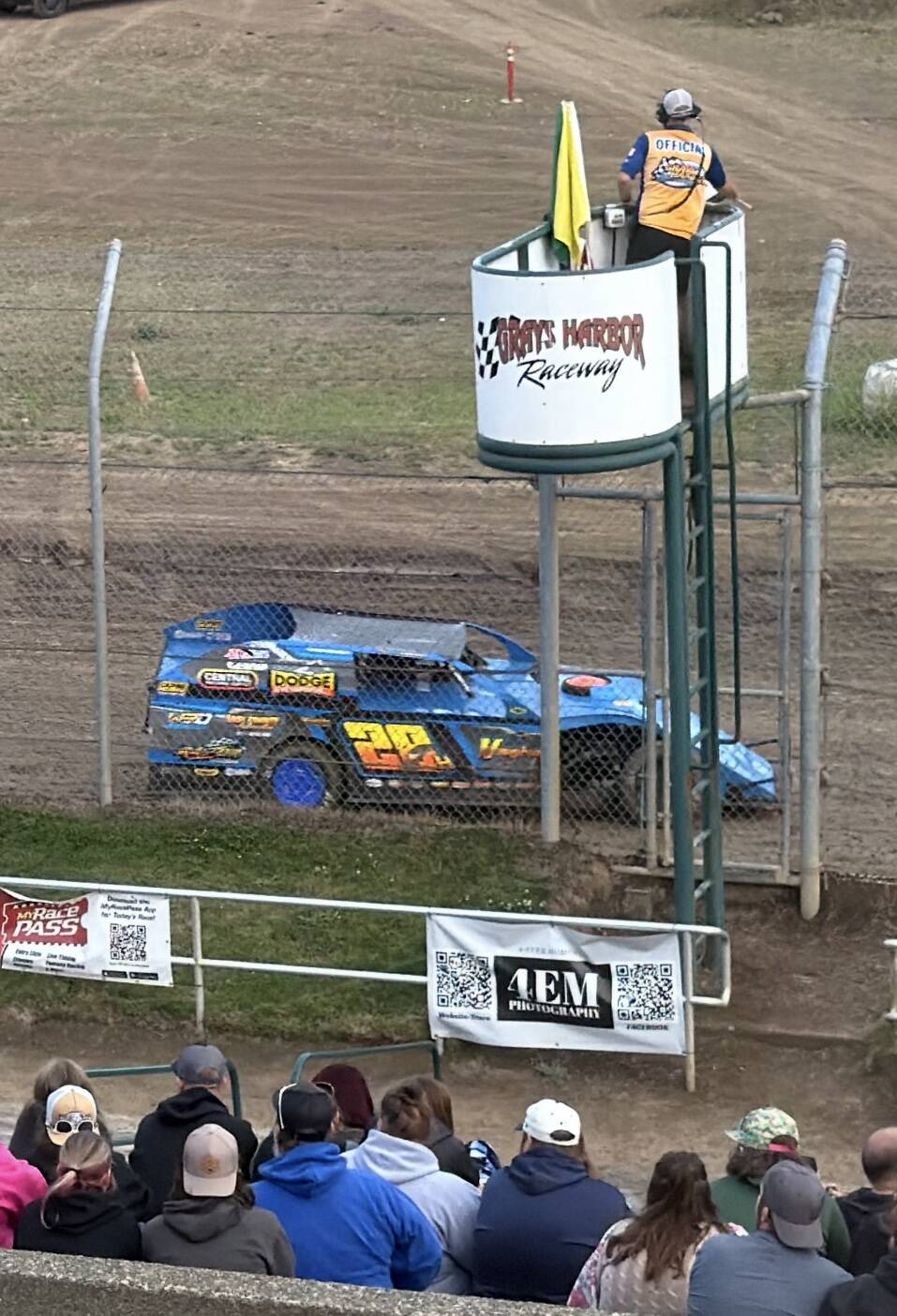 カリフォルニアレーズン　バンク Schnitzer, Kerrigan, and Miles collect wins at Grays Harbor