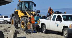 Grays Harbor Surfrider
On July 5, which is called the the dirtiest beach day of the year, volunteers with Surfrider and Jeeps 4 Clean Shores spent the morning picking up trash at Ocean Shores.