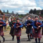 Andrea Watts / The Daily World
Closing out the parade were bagpipe players who paused at the Beehive Retirement Community to take requests by the spectators.