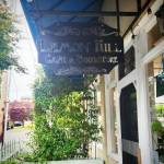 Lemon Hill Café & Bookstore
Lemon Hill Café & Bookstore in Montesano is hosting a Books & Fancy Pants Burgers Farm Table Dinner on Saturday, Aug. 1.