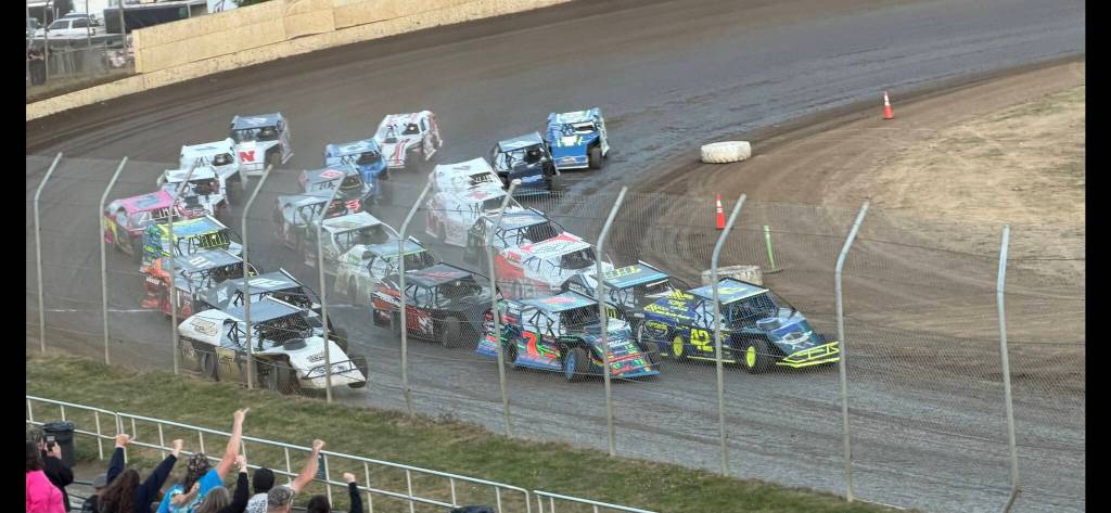 Winebarger runs away with Modified Nationals title
