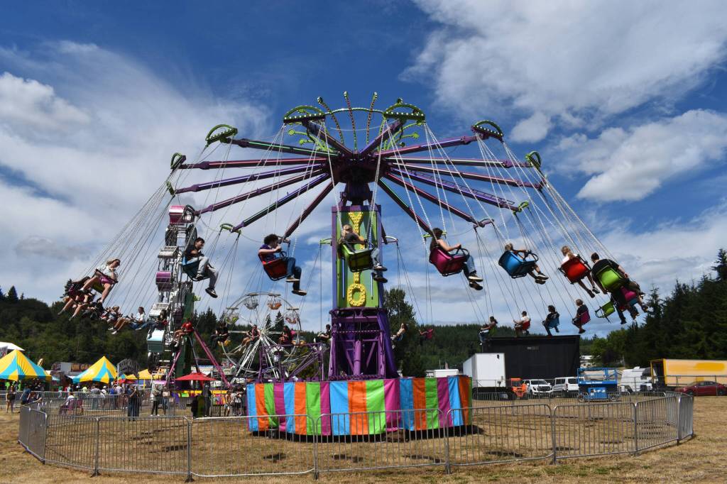 Jerry Knaak / The Daily World
The Yo-Yo chair swing ride is popular.